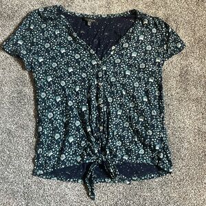 Lucky brand. Soft blouse. Gently used. In great condition!